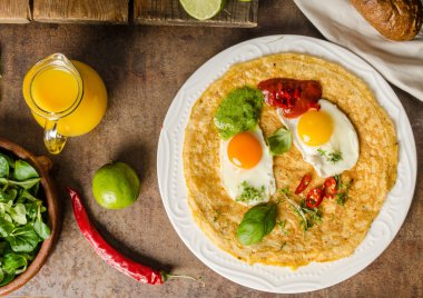 Huevos divorciados - tortilla üzerinde yumurta