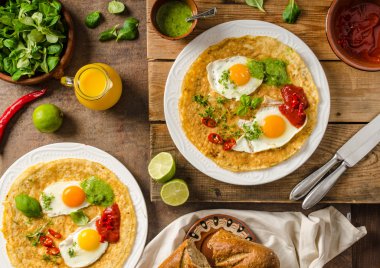 Huevos divorciados lezzetli