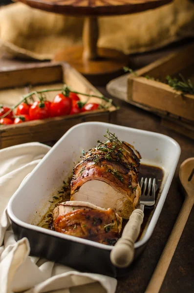 Roast turkey with herbs and bacon — Stock Photo, Image