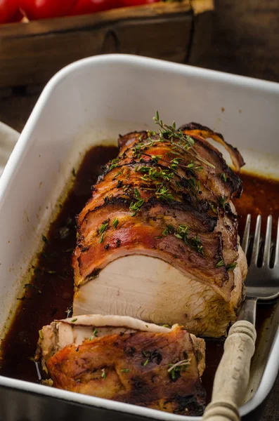 Pavo asado con hierbas y tocino —  Fotos de Stock