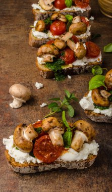 Riccotta ve pesto ile tost bruschetta