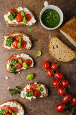 Riccotta ve besto ile tost bruschetta