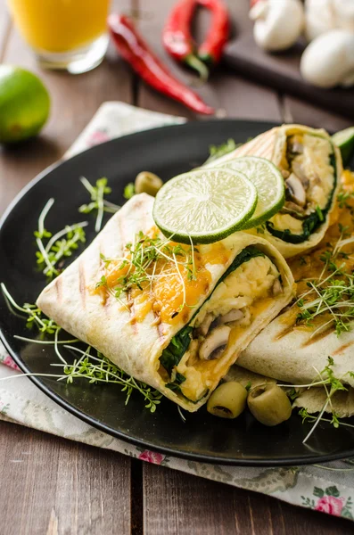 Pequeno-almoço burrito caseiro — Fotografia de Stock