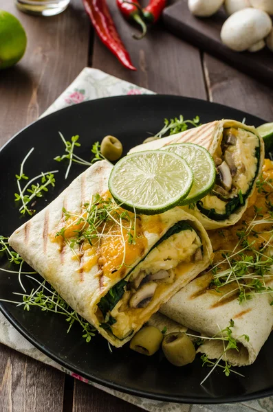 Pequeno-almoço burrito caseiro — Fotografia de Stock