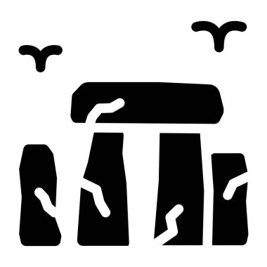 Beyaz arka planda havlusu olan siyah elbiseli bir adam.