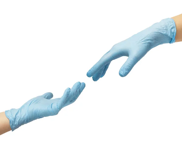 Due mani in guanti di nitrile blu sterili si allungano l'un l'altro. Foto Stock Royalty Free