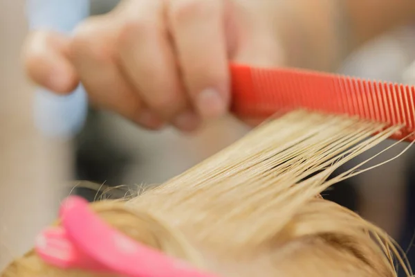 Recuperação de queratina cabelo e pilha de tratamento de proteína com ferramenta de ferro ultra-sônico. — Fotografia de Stock