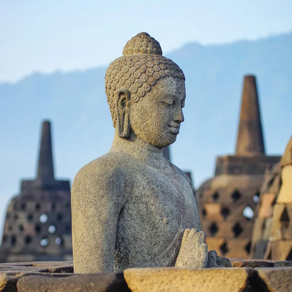Statua di Buddha a Borobudur, Tempio Buddista a Yogyakarta, Indone — Foto Stock