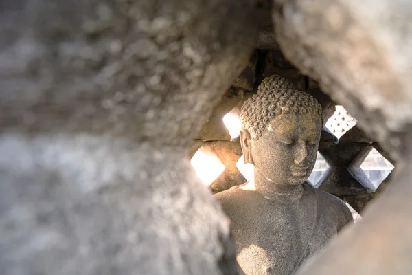 Statua di Buddha a Borobudur, Tempio Buddista a Yogyakarta, Indone — Foto Stock