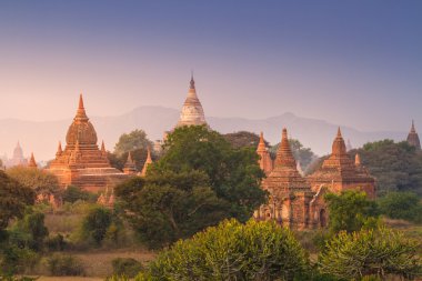 Bagan tapınak gündoğumu, Myanmar sırasında