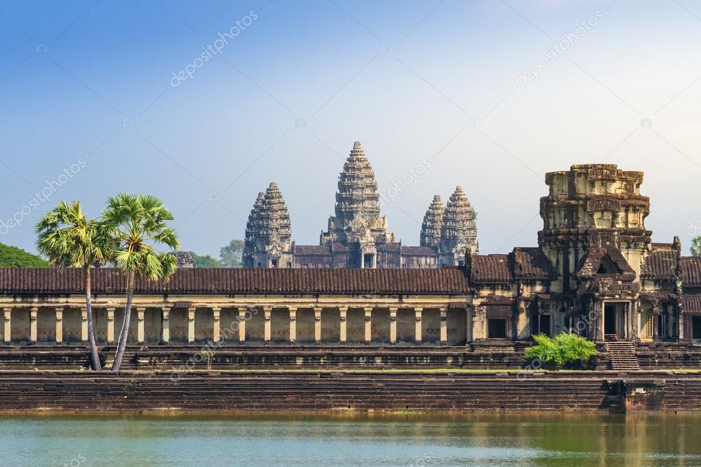 Angkor wat corridor