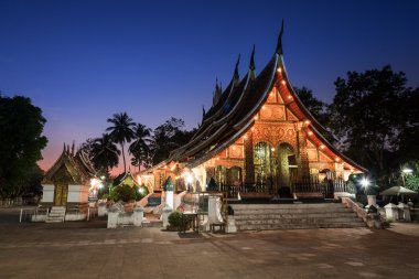 Alacakaranlık, Luang Pra WAT Xieng tanga tapınakta bang, Laos