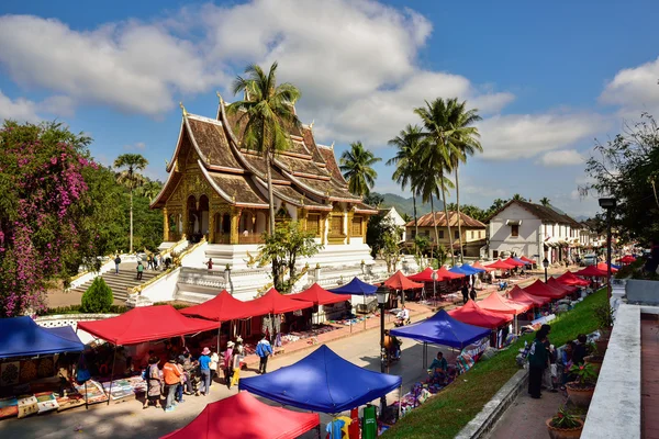 Boeddha standbeeld hall — Stockfoto