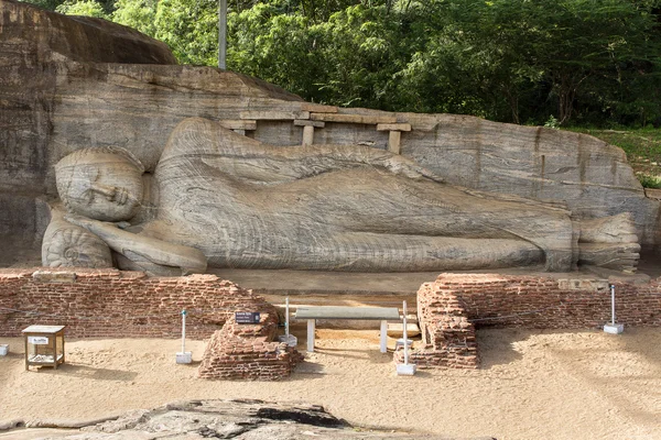 Gal Vihara, Reclining Buddha statue — Stock Photo, Image