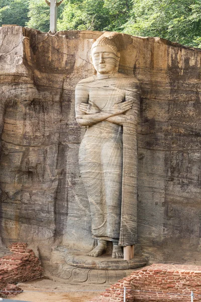 Gal vihára, stojící Buddha socha — Stock fotografie