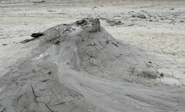 Çamur Volkanı Kraterine Yakın Görüş Yeraltı Çamurunun Yavaş Akışı Karışık — Stok fotoğraf