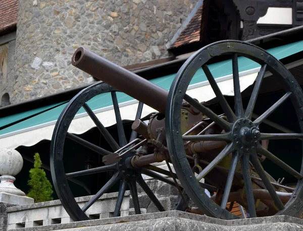 Close Selective Focus Image Old Medieval Wooden Wheeled Cannon Located — Stock Photo, Image