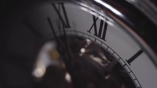 Механічний Годинник Відображає Рухоме Світло — стокове відео