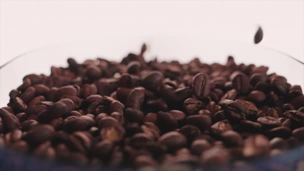 Kaffebönor Och Kopp Framställningen Kopp Kaffe — Stockvideo