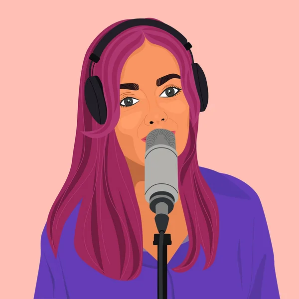 Mujer Con Auriculares Hablando Por Micrófono Joven Bloguera Graba Podcast — Vector de stock