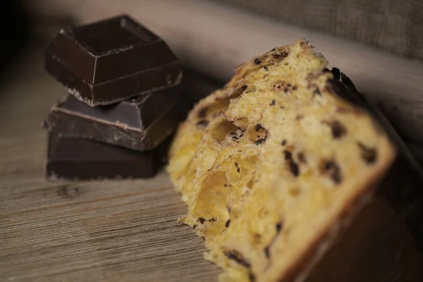 Panettone Khas Italia Kue Natal Dengan Cokelat Dan Kacang Almond — Stok Foto