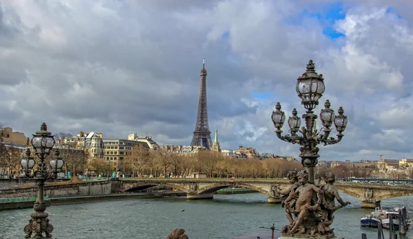 Alexander Bridge Paris'te Seine Nehri