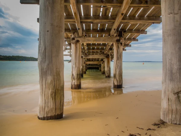 Bajo el paseo marítimo — Foto de Stock