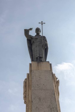 BURGOS, SPAIN - 9 Nisan 2021: Ortaçağ ruhunun evrimi için belirleyici dini devrimi başlatan Dominik Vaiz Tarikatı 'nın kurucusu Aziz Dominic de Guzman' ın heykeli.