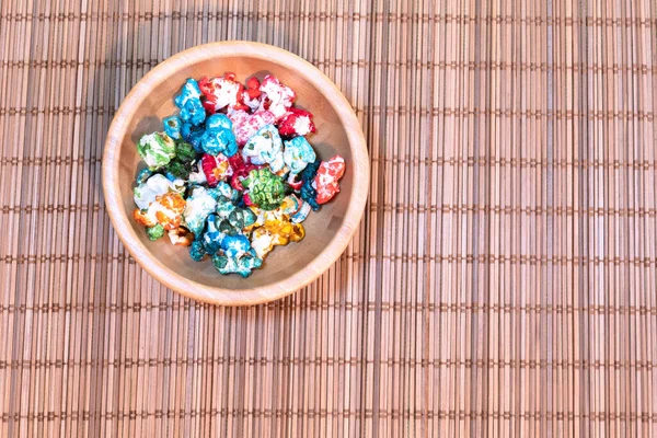 Bamboo Wooden Bowl Colorful Sweet Popcorn Bamboo Tablecloth Copy Space — Foto Stock