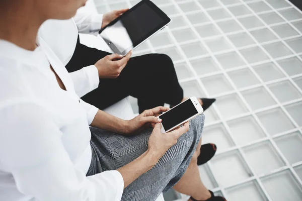 Women are working on smart phone and digital tablet — Stock Photo, Image