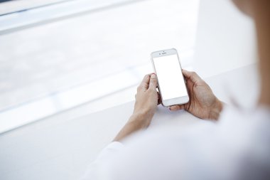 cep telefonu tutan eller