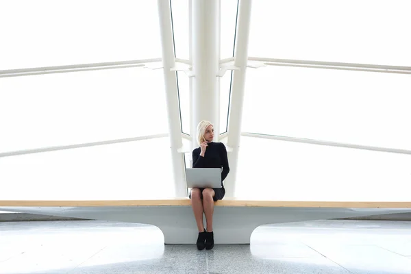 Young woman in modern interior — Stock Photo, Image