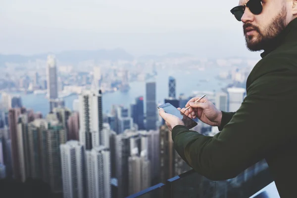 Bearded hipster guy with mobile phone — Stock Photo, Image