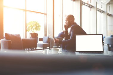Businessman talking with cell telephone