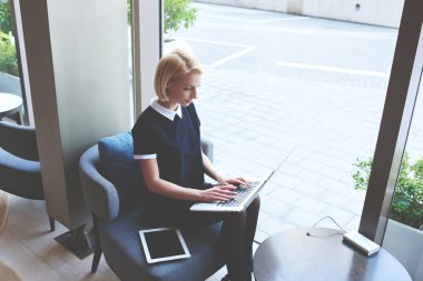 Young woman skilled trader 