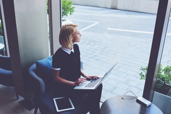 Woman with net-book and touch pad — 图库照片