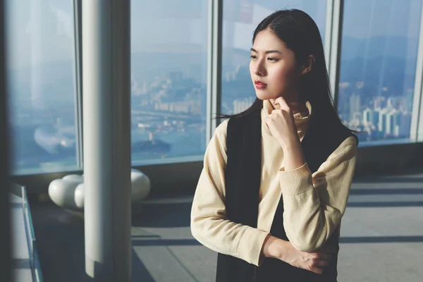 Moderna mulher asiática empresária — Fotografia de Stock