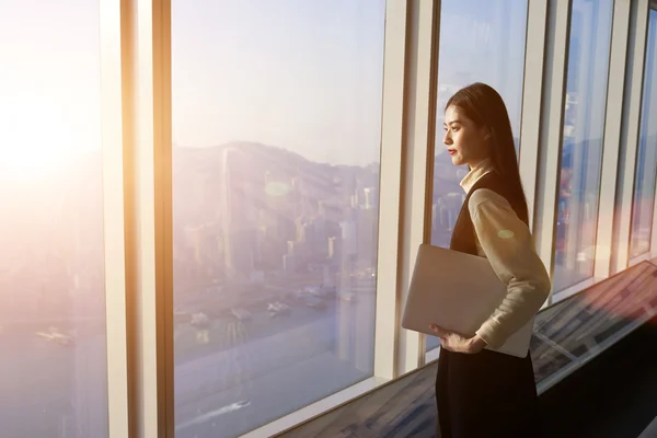 Successful female office worker — Stockfoto