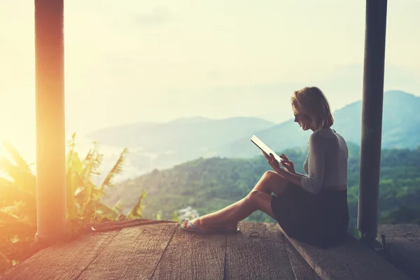 Female typing in diary on touch pad — Stock Photo, Image