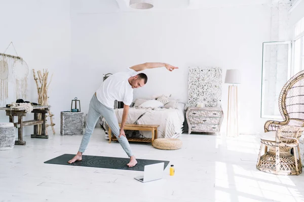 Handsome Male Casual Wear Having Morning Workout Healthy Body Vitality — Stock Photo, Image