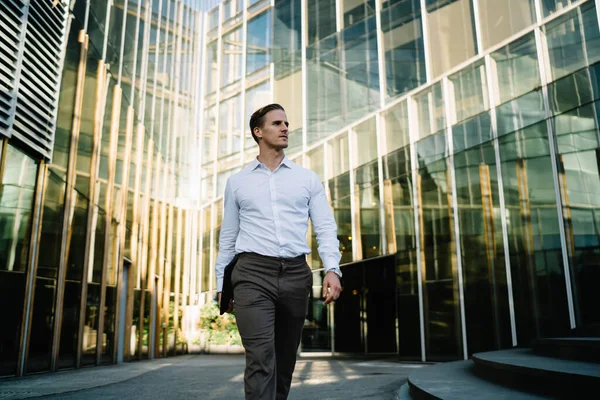 Confident Male Entrepreneur Formal Wear Walking Pavement Glass Skyscraper Folder — Stock Photo, Image