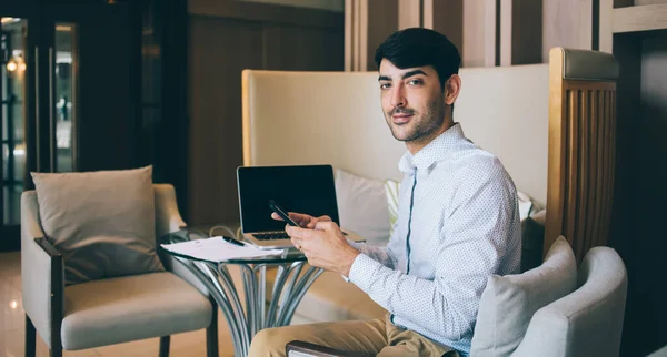 Satisfied Ethnic Male Employee Chatting Cellphone Sitting Armchair Break While — Stock Photo, Image