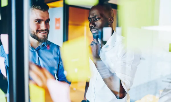 Male Professionals Years Old Brainstorming Memo Information Discussing Trade Exchange — Stock Photo, Image