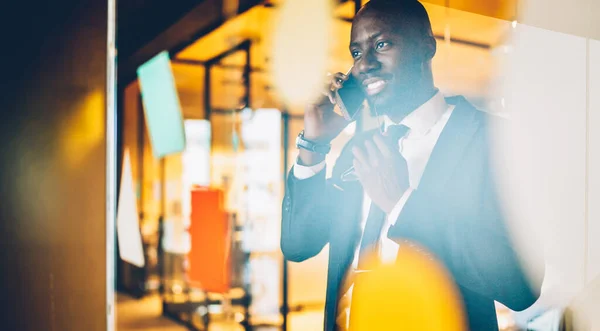 Dark Skinned Executive Manager Connecting Office Wireless Making Contact Call — Stock fotografie
