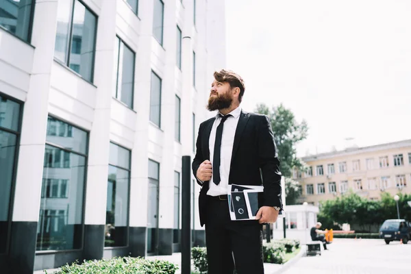 Low Angle Pensive Bearded Businessman Formal Outfit Standing Modern Building — Stock Photo, Image