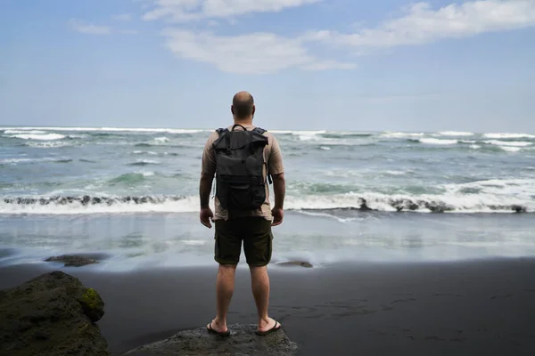 Vista Trasera Cuerpo Completo Irreconocible Turista Masculino Ropa Casual Mochila — Foto de Stock