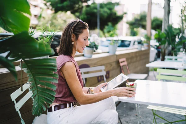 Side View Focused Adult Woman Casual Outfit Relaxing Table Beverage — Stock Photo, Image