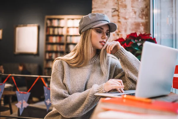 Caucasian Female Freelancer Dressed Stylish Outfit Doing Distance Job Connecting — Stock Photo, Image