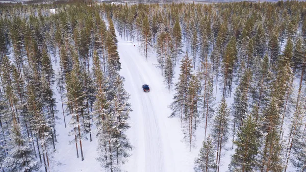 Vista Aérea Superior Drone Veículo Que Dirige Estrada Gelo Nevado — Fotografia de Stock