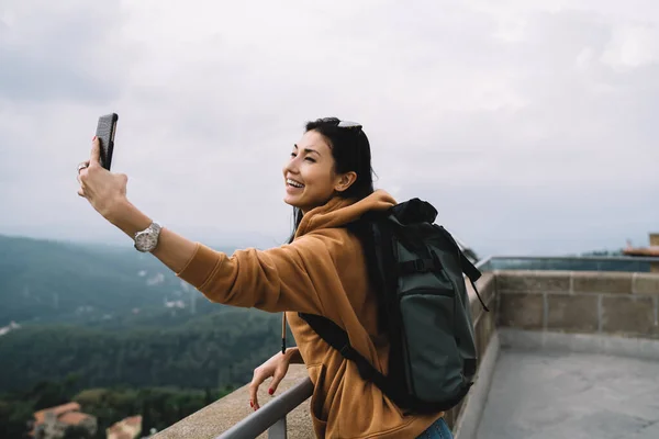 Gai Asiatique Hipster Fille Recréer Sur Vacances Posant Pour Selfie — Photo